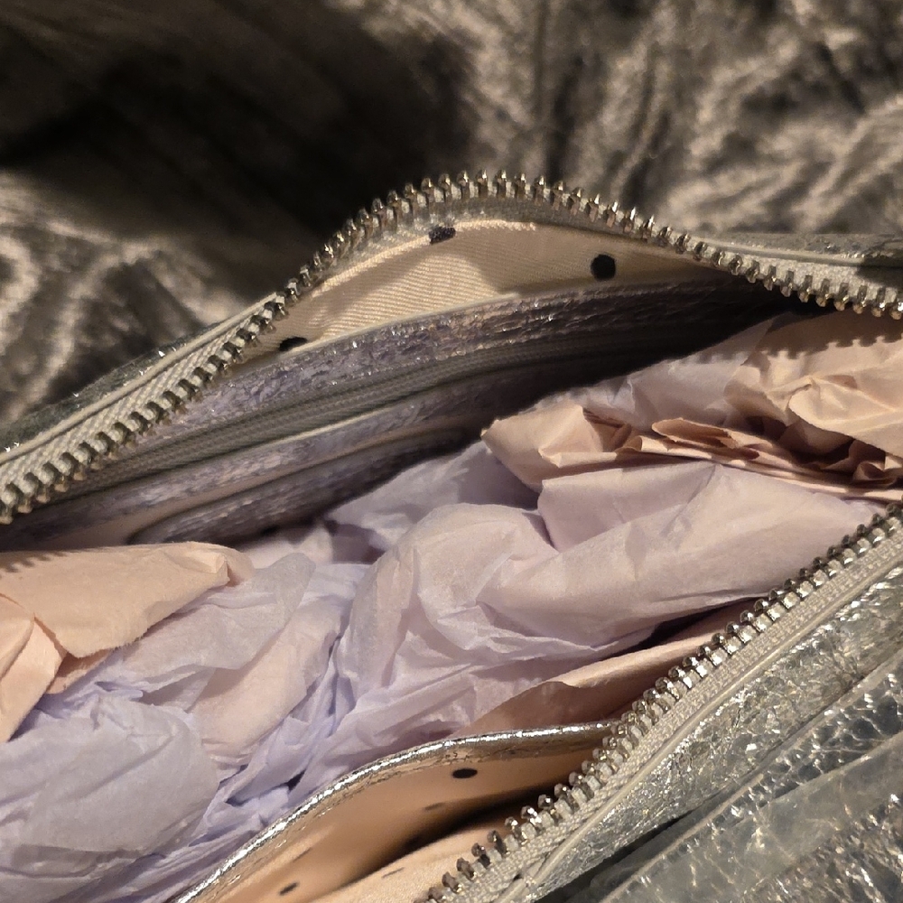 Chic Silver Shoulder Bag - Picture 5 of 5